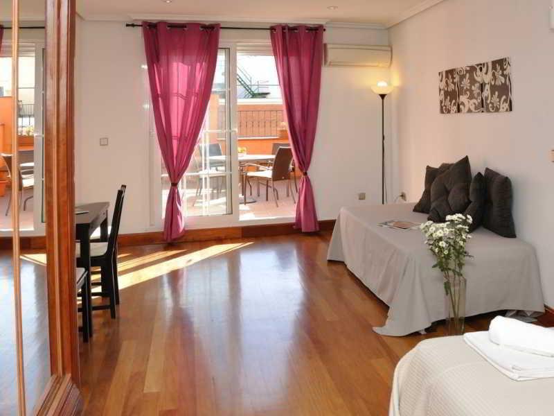 Gran Via Sol Apartamentos Madri Exterior foto