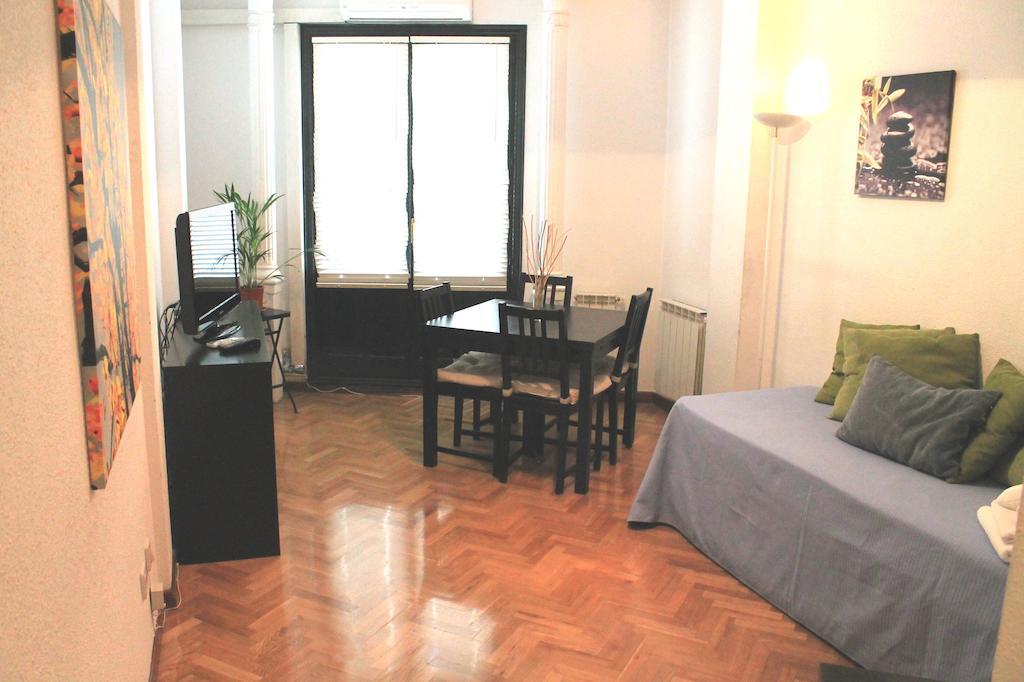 Gran Via Sol Apartamentos Madri Quarto foto